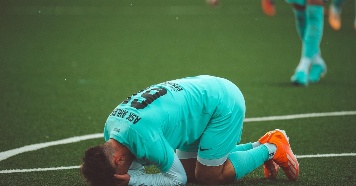 Spurs’ Relegation Fears Mount After Sunderland Defeat as Premier League Drama Unfolds