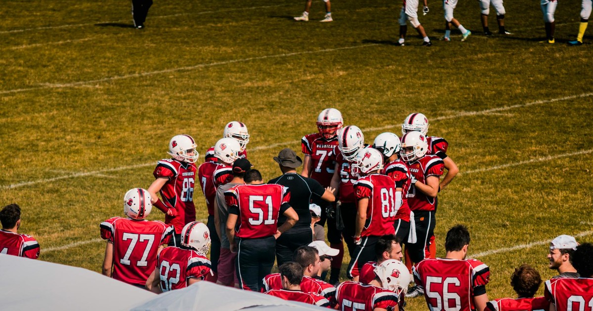 Breaking Down the New Offensive Schemes: How Top NFL Teams Are Redefining Play-Calling in 2024