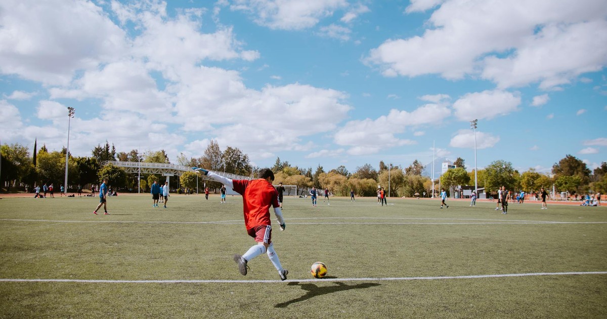 Soccer’s Midfield Maestros: Statistical Analysis of Progressive Passes, Key Passes, and Defensive Contributions in Top Leagues