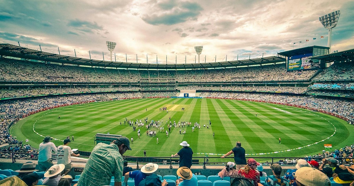 County Cricket Roundup: Overton’s Masterclass, Patel’s Resistance, and Records Tumble on Day Three