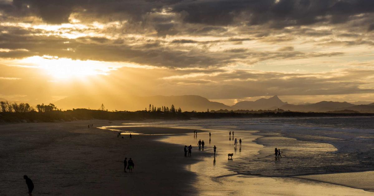 Spurs' Relegation Nightmare Deepens as Sunderland Stun, Forest & Villa Share Spoils